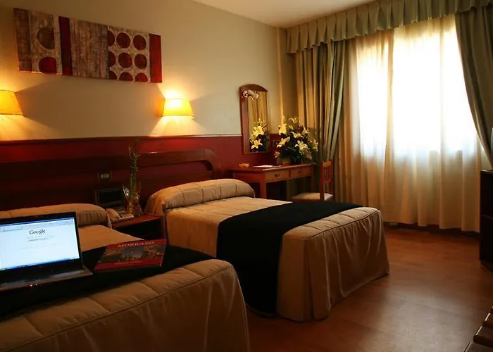 Otel Airinos 3*